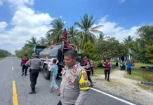 Polres Natuna Salurkan Air Bersih di Desa Pengadah