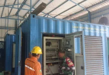 Babinsa Komsos dengan Petugas PLN