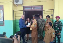 AS Serahkan Bantuan Pendidikan di SMAN 2 Bunguran Timur