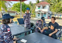 TNI AL Evakuasi  Korban Kebakaran Kapal