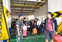 Hadir di Garis Depan, Babinterau Lanud RSA Natuna Amankan Arus Penumpang