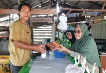 Peringati Hari Bumi, DLH dan Komunitas Kehati Natuna Berbagi Eco Enzym