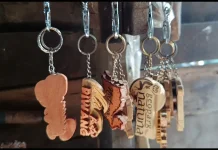Limbah Kayu Diolah Jadi Souvenir Bernilai Ekonomi