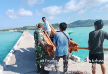 Personil Koramil08/Pulau Laut Komsos Warga