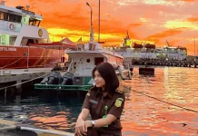 Anak Muda Ini Abadikan Momen saat Sunset di Serasan