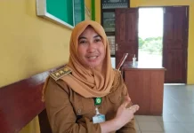Lurah Ranai Darat Ajak Warga untuk Membuang Sampah di TPS