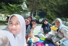 Hangatnya Makan Malam di Pantai Piwang Natuna