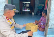 Polsek Pulau Laut Gelar Jumat Berkah, Salurkan Bantuan Sosial