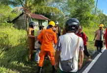 Tim SAR Natuna Evakuasi Korban Kecelakaan Lalu Lintas di Jalan Sungai Ulu