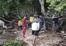 Warga Desa Kadur Gotong Royong Perbaiki Saluran Air Bersih