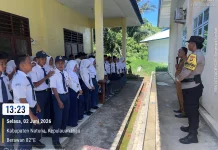 Bhabinkamtibmas Polres Natuna Monitoring Pengumuman Kelulusan