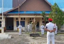 Satpol PP Natuna Jadi Pembina Upacara di SMKN 1 Bunguran Timur