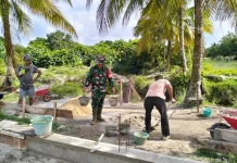 Babinsa Bantu Pekerja Pembangunan KDKMP di Desa Payak