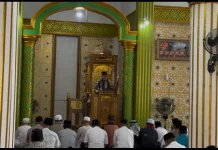 Bhabinkamtibmas Serasan  Tebar Pesan Kamtibmas Melalui Khutbah Jumat