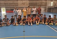 Bupati Natuna Beri Semangat Atlet  saat TC di GOR Air Mulung