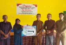 Penyaluyran BLT kepada 18 KPM di Kelarik Air Mali