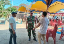 Babinsa Air Putih Jalin Komsos Perkuat Kedekatan dengan Warga