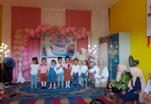 Tampil Ceria, Anak Kelompok Bermain Sayang Ibu Curi Perhatian di Acara Pelepasan