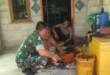 Babinsa Air Kumpai Aktif Laksanakan Komsos, Jaga Keakraban-Kondusivitas Wilayah