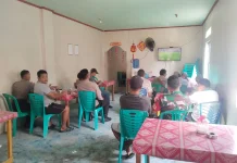 Babinsa Batu Hitam Nobar Piala Dunia Bersama Warga