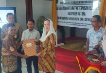 Bupati Natuna Serahkan 57 Sertifikat Rumah Relokasi Puak