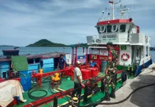 Babinsa Serasan Kawal Distribusi Pertalite dan Solar