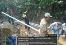 Babinsa Sepempang dan Warga Goro Perbaiki Pipa Air Bersih