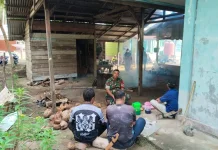 Babinsa Air Putih Perkuat Kedekatan dengan Warga