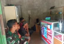 Nobar Piala Dunia 2026, Babinsa Limau Manis Perkuat Kebersamaan