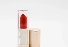 Sejarah dan Stigma Warna Merah pada Lipstik