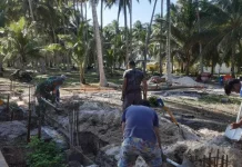 Babinsa Air Kumpai Perkuat Kebersamaan di Lokasi Pembangunan KDMP
