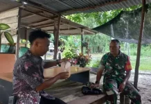Babinsa CemagaTengah Komsos Bersama Warga Desa Binaan