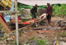Perkuat Kebersamaan Dengan Warga, Serka Hendry Purwanto Bantu Warga di Desa Payak