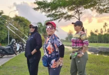 Menikmati Sore Sehat, Ibu-Ibu Natuna Berolahraga di Kawasan Masjid Agung Natuna