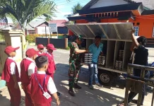 Babinsa Koramil 06/Serasan Monitoring Distribusi 2.138 Porsi MBG di Pulau Serasan