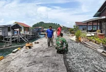 Babinsa Selaut Ingatkan Nelayan Utamakan Keselamatan saat Beraktifitas