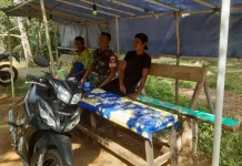 Babinsa Air Kumpai Rutin Jalin Komsos Bersama Warga