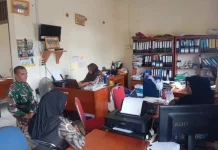 Babinsa Tapau Perkuat Sinergi dengan Aparatur Desa