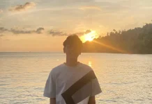 Momen Pemuda Sedanau Natuna Abadikan Sunset