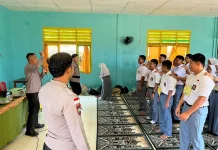 Bhabinkamtibmas Serasan Timur Edukasi Siswa Baru SMAN