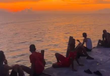 Sunset Memukau di Pulau Selading, Pesona Alam yang Menenangkan Hati