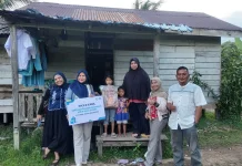 YBM PLN ULP Natuna Salurkan 25 Paket Sekolah dan Santunan bagi Anak Kurang Mampu