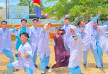 Siswa Kelas XI SMAN 1 Bunguran Timur Manfaatkan Lingkungan untuk Praktik Fisika