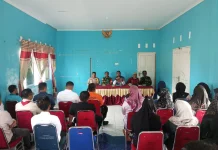 Gotong Royong Sambut HUT RI di Pulau Laut
