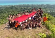 Bendera Raksasa Meriahkan HUT RI ke-81 di Pulau Laut, Natuna