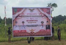 Batubi Siapkan Spanduk Upacara HUT RI Ke-81