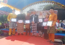 Bunguran tengah Berikan Penghargaan Desa dan ASN Berprestasi