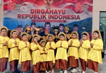 Sanggar Putri Budaya Serasan Ikut Meramaikan Malam Kenegaraan di PLBN Serasan