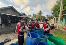 Polres Natuna Salurkan Air Bersih hingga ke Pelosok Desa