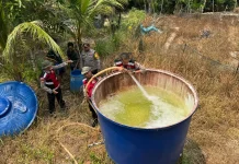 Polres Natuna Salurkan 8 Ton Air Bersih untuk Warga Mahligai
